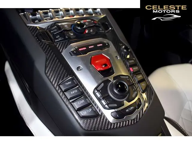 LAMBORGHINI Aventador Roadster 2015 — photo 8 sur 8