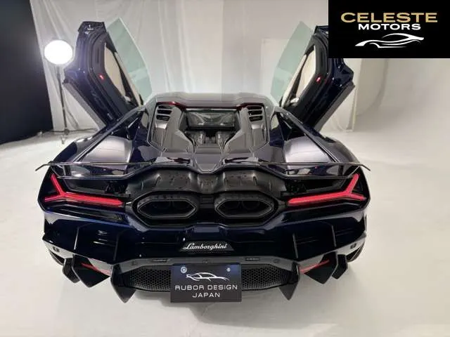 LAMBORGHINI Revuelto 2024 — photo 2 sur 8