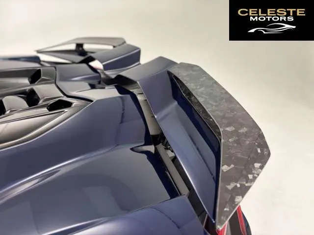 LAMBORGHINI Revuelto 2024 — photo 7 sur 8