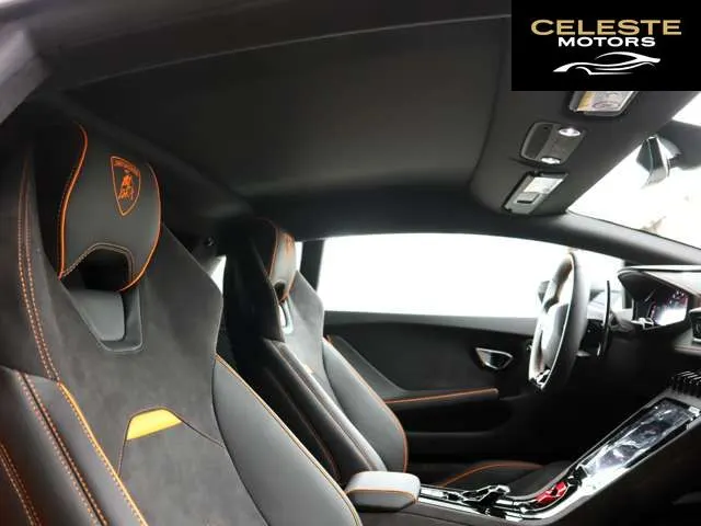 LAMBORGHINI Huracán Sterrato 2024 — photo 2 sur 8