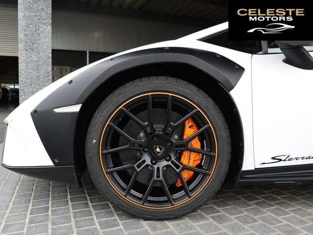 LAMBORGHINI Huracán Sterrato 2024 — photo 5 sur 8
