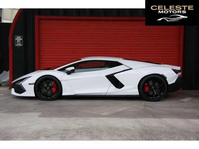 LAMBORGHINI Revuelto 2024 — photo 4 sur 8