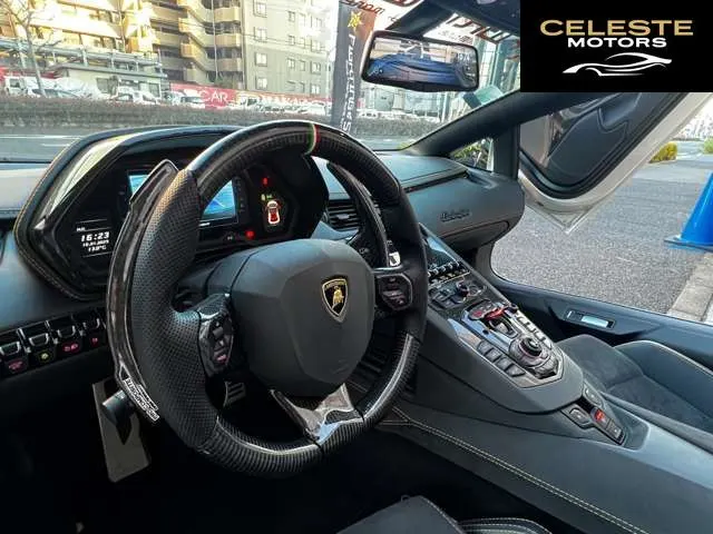 LAMBORGHINI Aventador Roadster 2018 — photo 4 sur 8