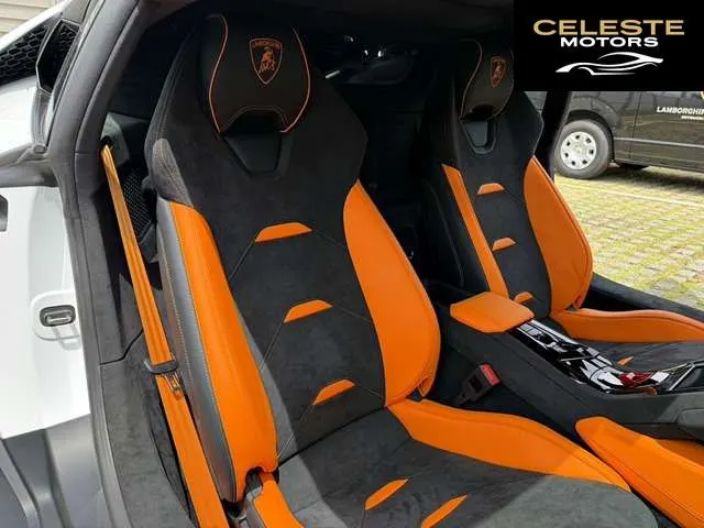LAMBORGHINI Huracán Sterrato 2024 — photo 4 sur 8