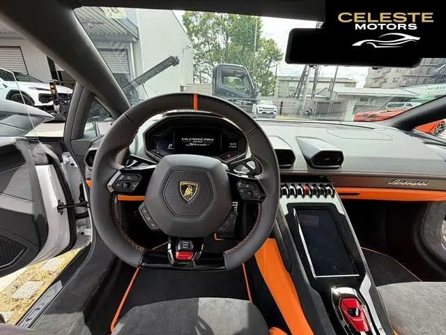 LAMBORGHINI Huracán Sterrato 2024 — photo 5 sur 8