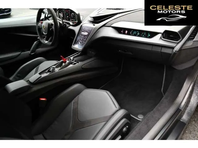 LAMBORGHINI Revuelto 2024 — photo 7 sur 8