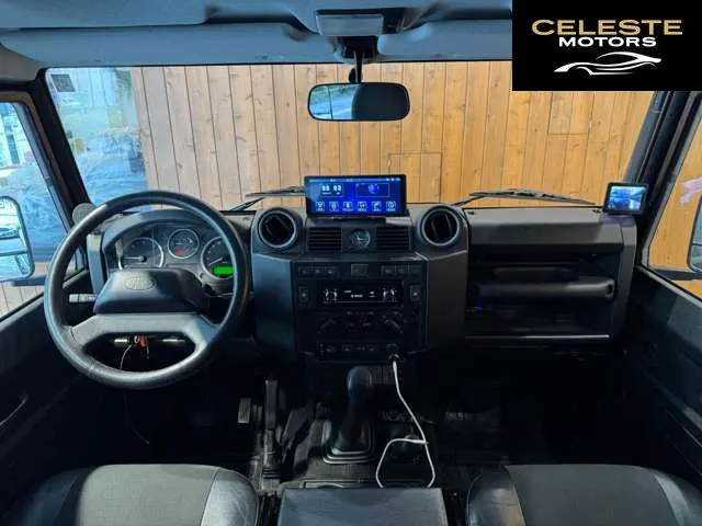 LAND ROVER Defender 2012 — photo 6 sur 8