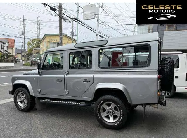 LAND ROVER Defender 2012 — photo 5 sur 8