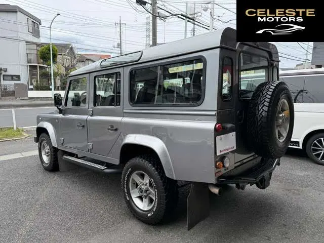 LAND ROVER Defender 2012 — photo 6 sur 8