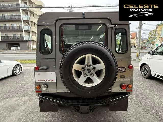 LAND ROVER Defender 2012 — photo 7 sur 8