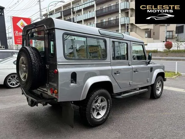 LAND ROVER Defender 2012 — photo 8 sur 8