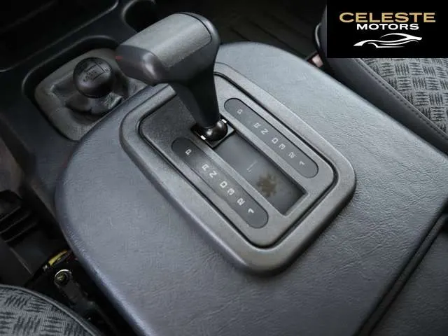 LAND ROVER Defender 2001 — photo 6 sur 8