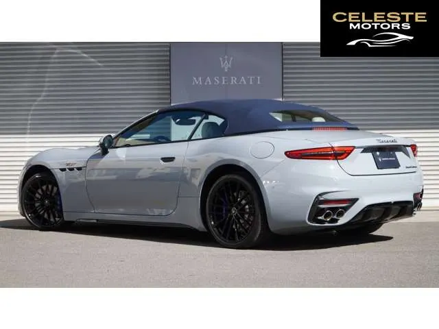 MASERATI GranCabrio 2024 — photo 2 sur 8