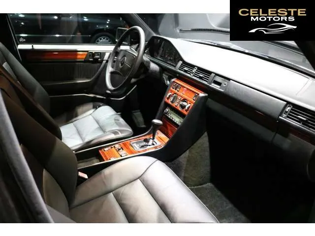 MERCEDES BENZ Medium-Classe Break ／T Série 1991 — photo 2 sur 8