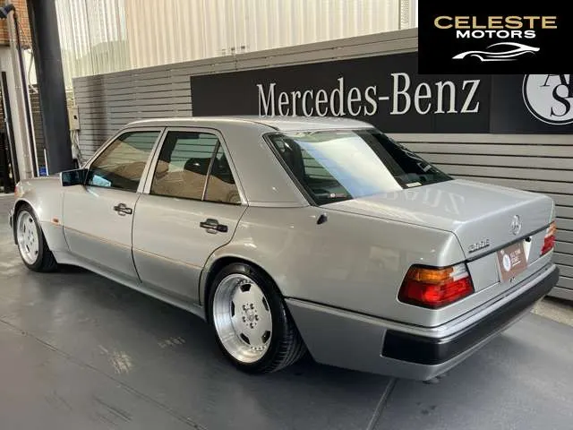 MERCEDES BENZ Medium-Classe 1993 — photo 1 sur 8