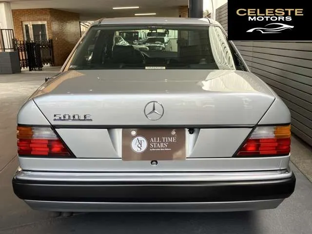 MERCEDES BENZ Medium-Classe 1993 — photo 2 sur 8