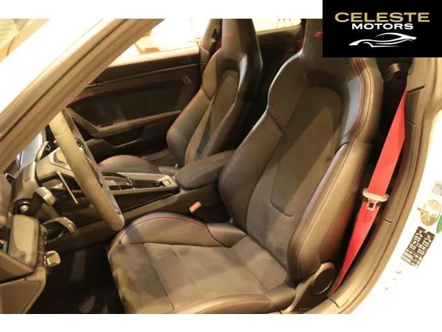 PORSCHE 911 2024 — photo 8 sur 8
