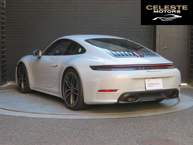 PORSCHE 911 2025 — photo 4 sur 8