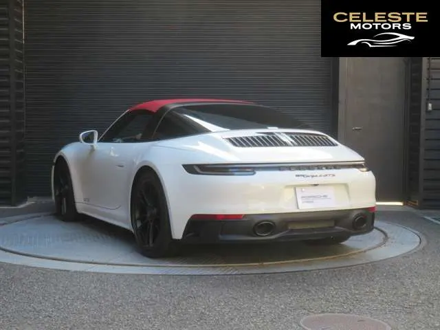PORSCHE 911 2024 — photo 4 sur 8