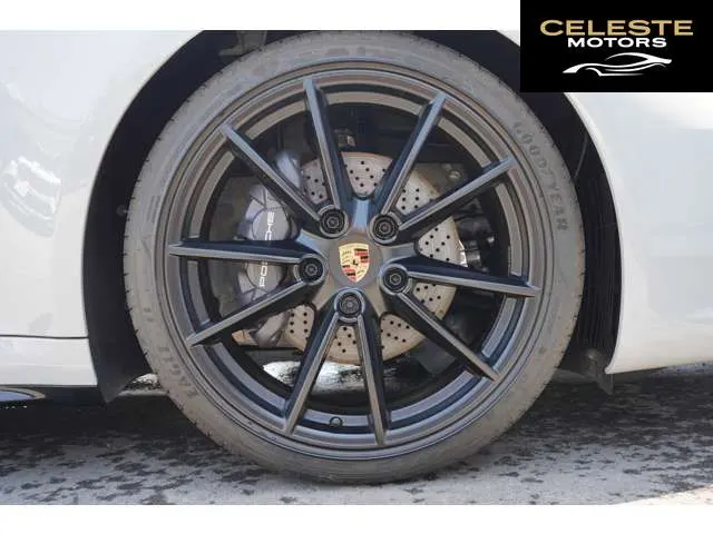 PORSCHE 911 2024 — photo 8 sur 8