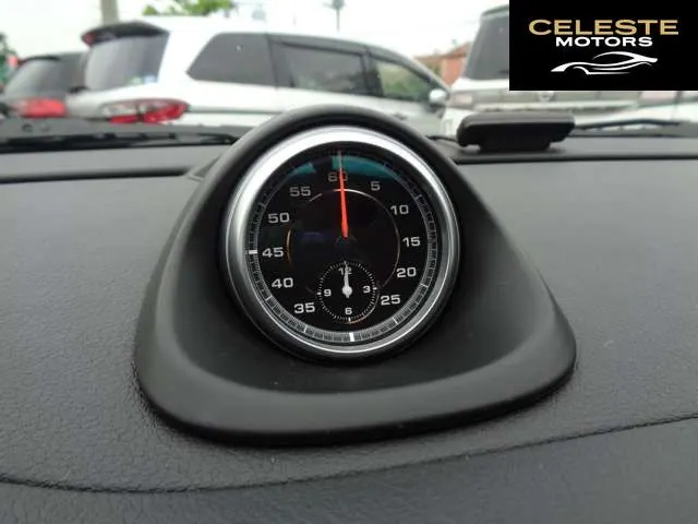 PORSCHE 911 2010 — photo 8 sur 8