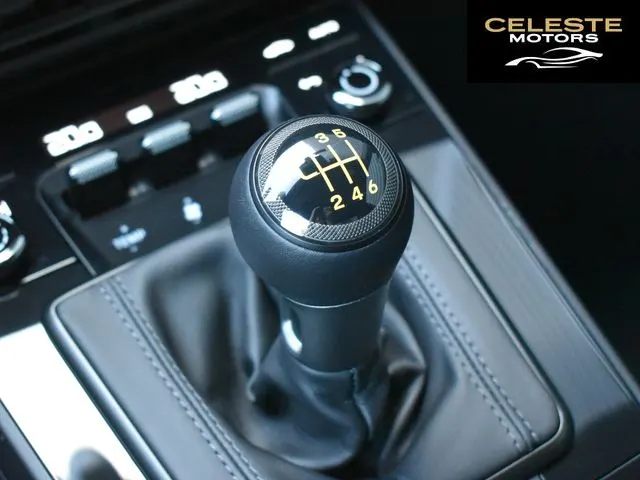 PORSCHE 911 2024 — photo 8 sur 8