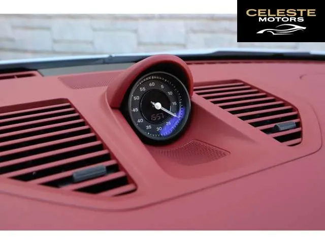 PORSCHE 911 2024 — photo 8 sur 8