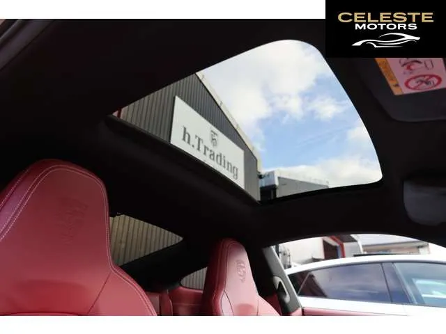 PORSCHE 911 2022 — photo 8 sur 8