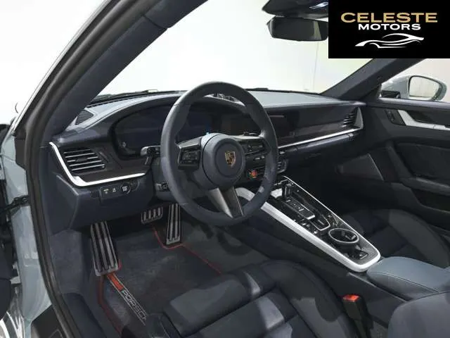 PORSCHE 911 2025 — photo 6 sur 8