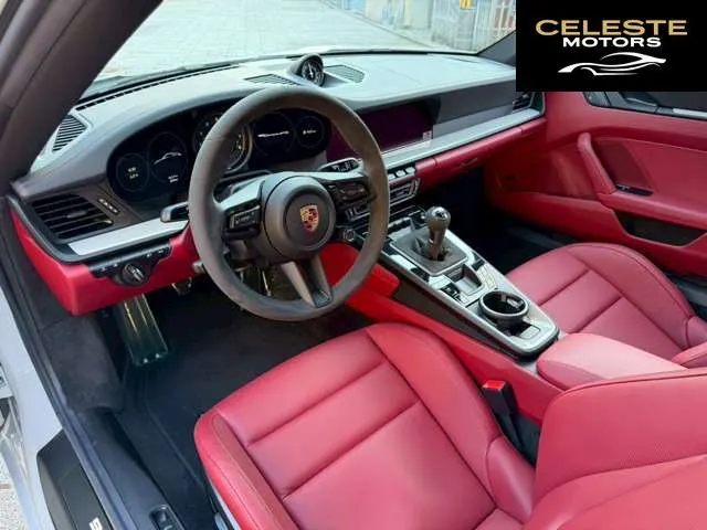 PORSCHE 911 2023 — photo 8 sur 8
