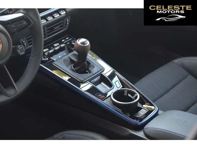 PORSCHE 911 2025 — photo 8 sur 8