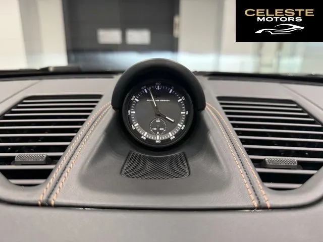 PORSCHE 911 2025 — photo 6 sur 8