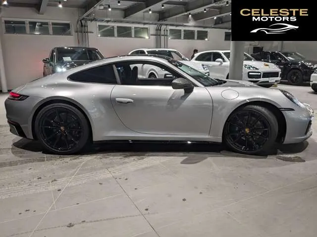 PORSCHE 911 2023 — photo 5 sur 8