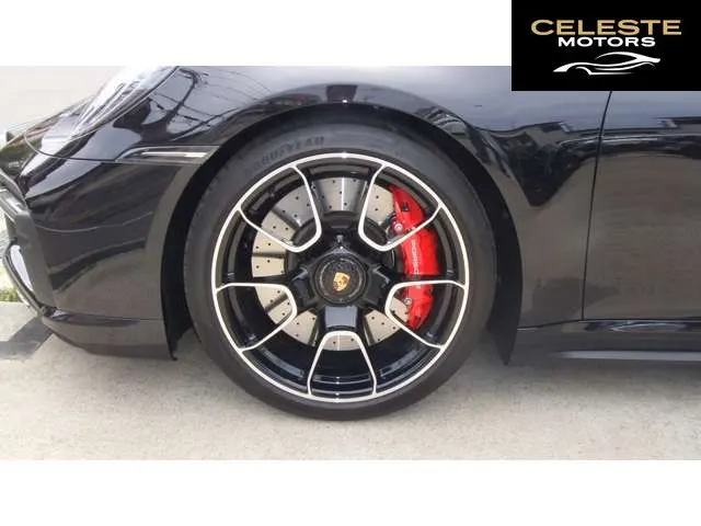 PORSCHE 911 2024 — photo 6 sur 8