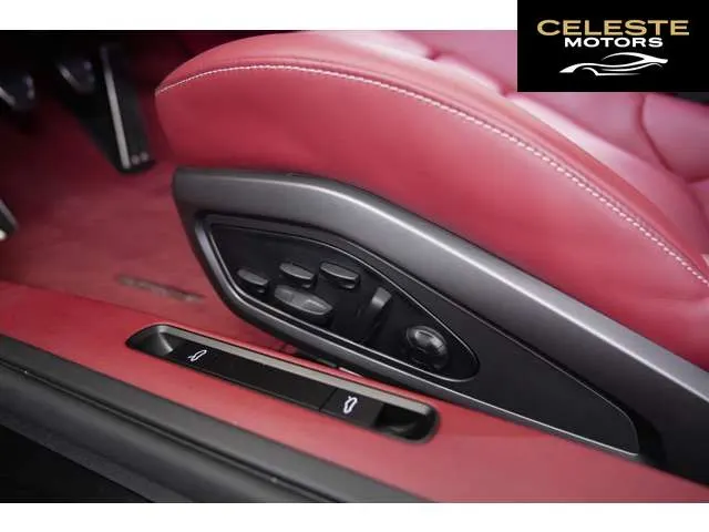 PORSCHE 911 2024 — photo 2 sur 8