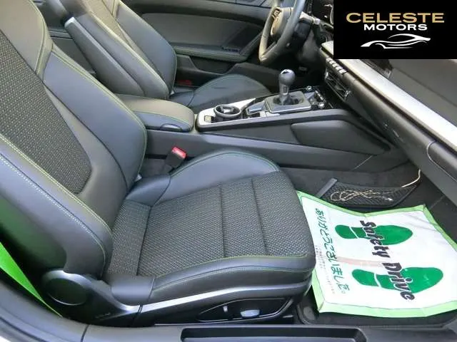 PORSCHE 911 2024 — photo 2 sur 8