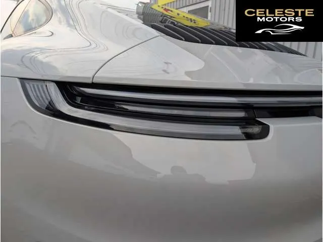 PORSCHE 911 2024 — photo 8 sur 8