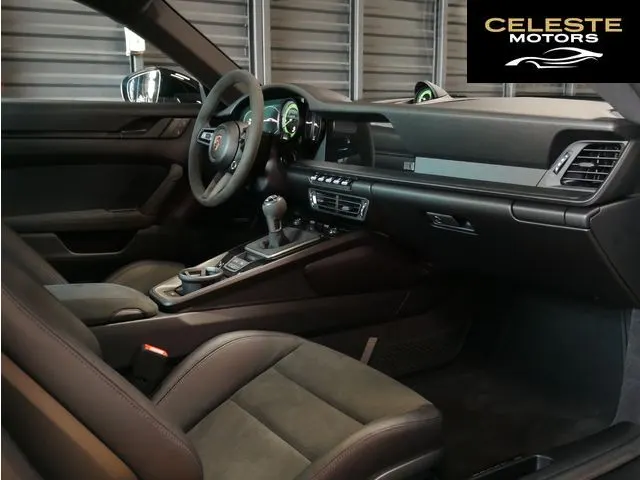 PORSCHE 911 2024 — photo 7 sur 8