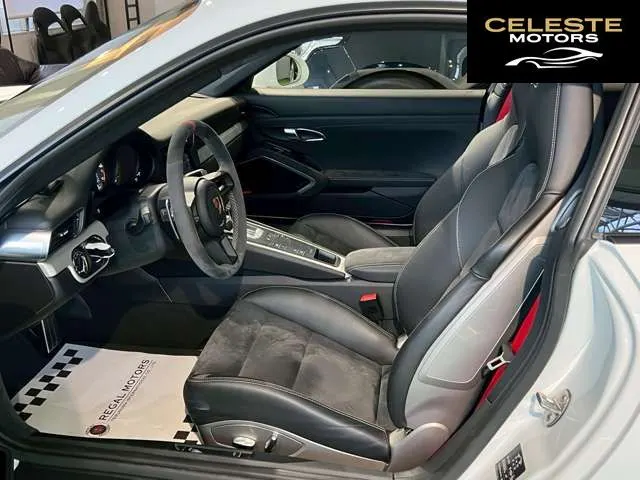 PORSCHE 911 2018 — photo 6 sur 8