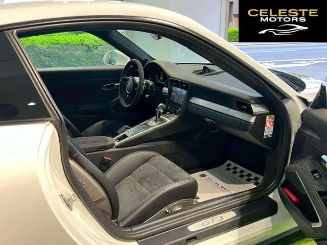 PORSCHE 911 2018 — photo 8 sur 8