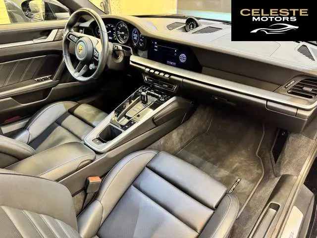 PORSCHE 911 2021 — photo 6 sur 8