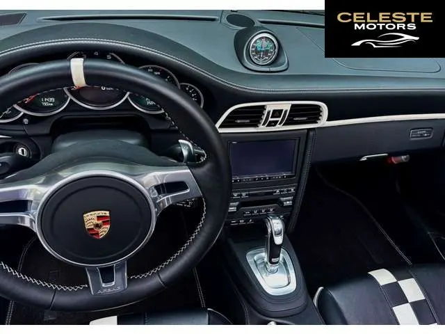 PORSCHE 911 2011 — photo 8 sur 8