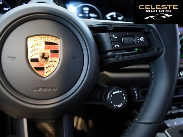 PORSCHE 911 2023 — photo 8 sur 8