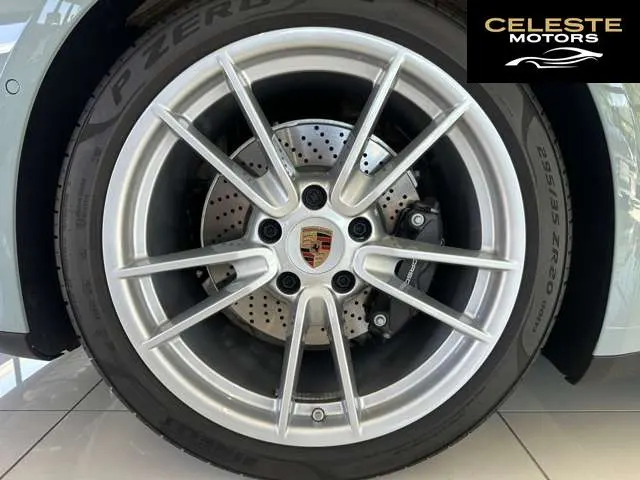 PORSCHE 911 2025 — photo 2 sur 8