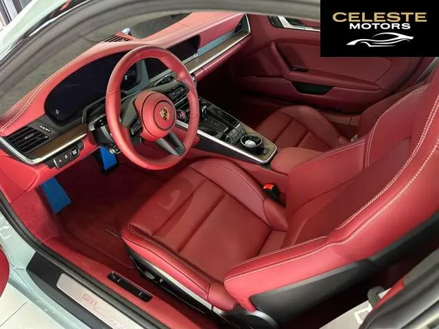 PORSCHE 911 2025 — photo 6 sur 8