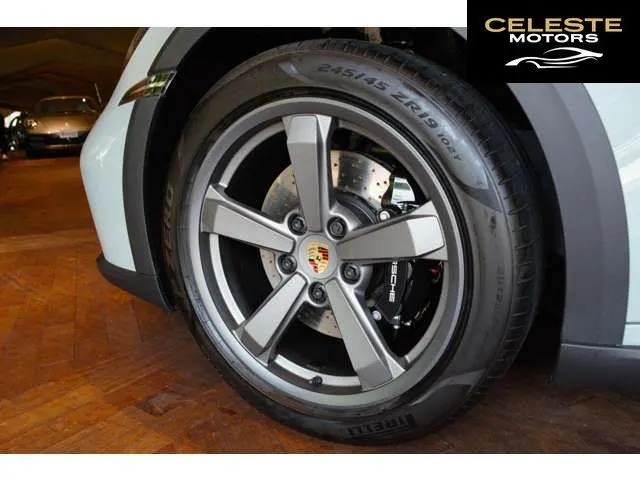 PORSCHE 911 2024 — photo 5 sur 8