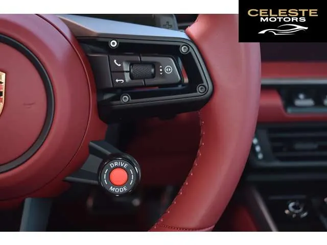 PORSCHE 911 2025 — photo 6 sur 8