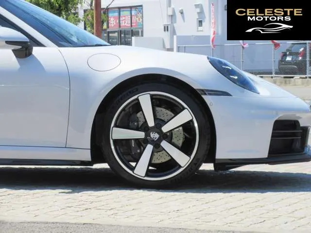 PORSCHE 911 2025 — photo 7 sur 8