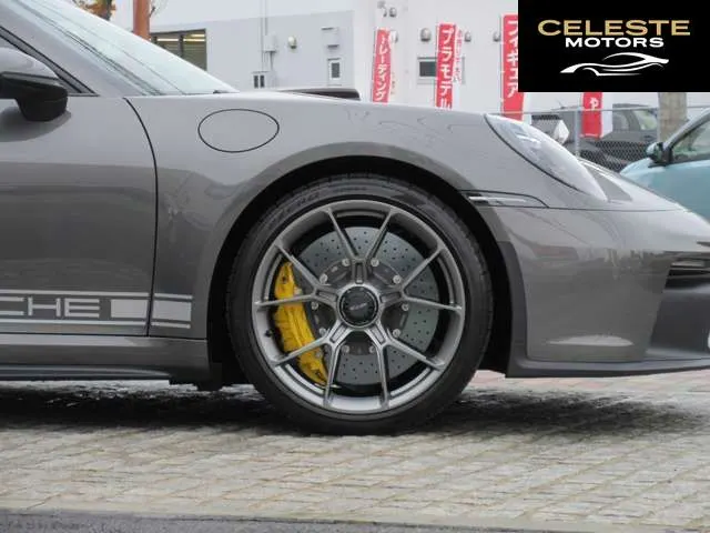 PORSCHE 911 2022 — photo 8 sur 8