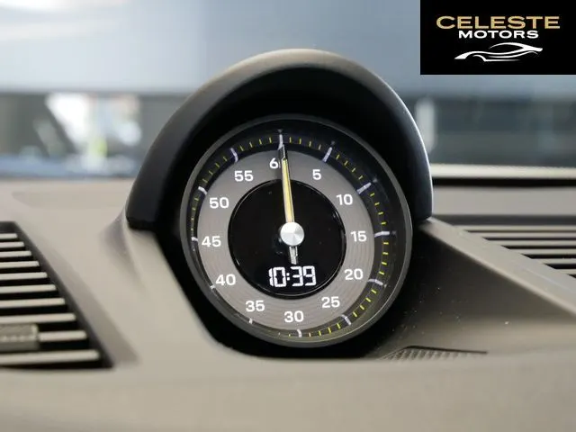 PORSCHE 911 2023 — photo 6 sur 8